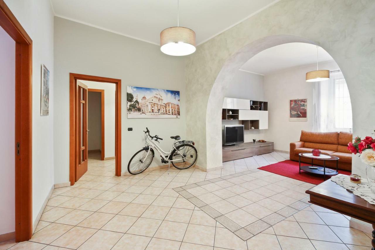 Central Balcony Apartment 卡塔尼亚 外观 照片