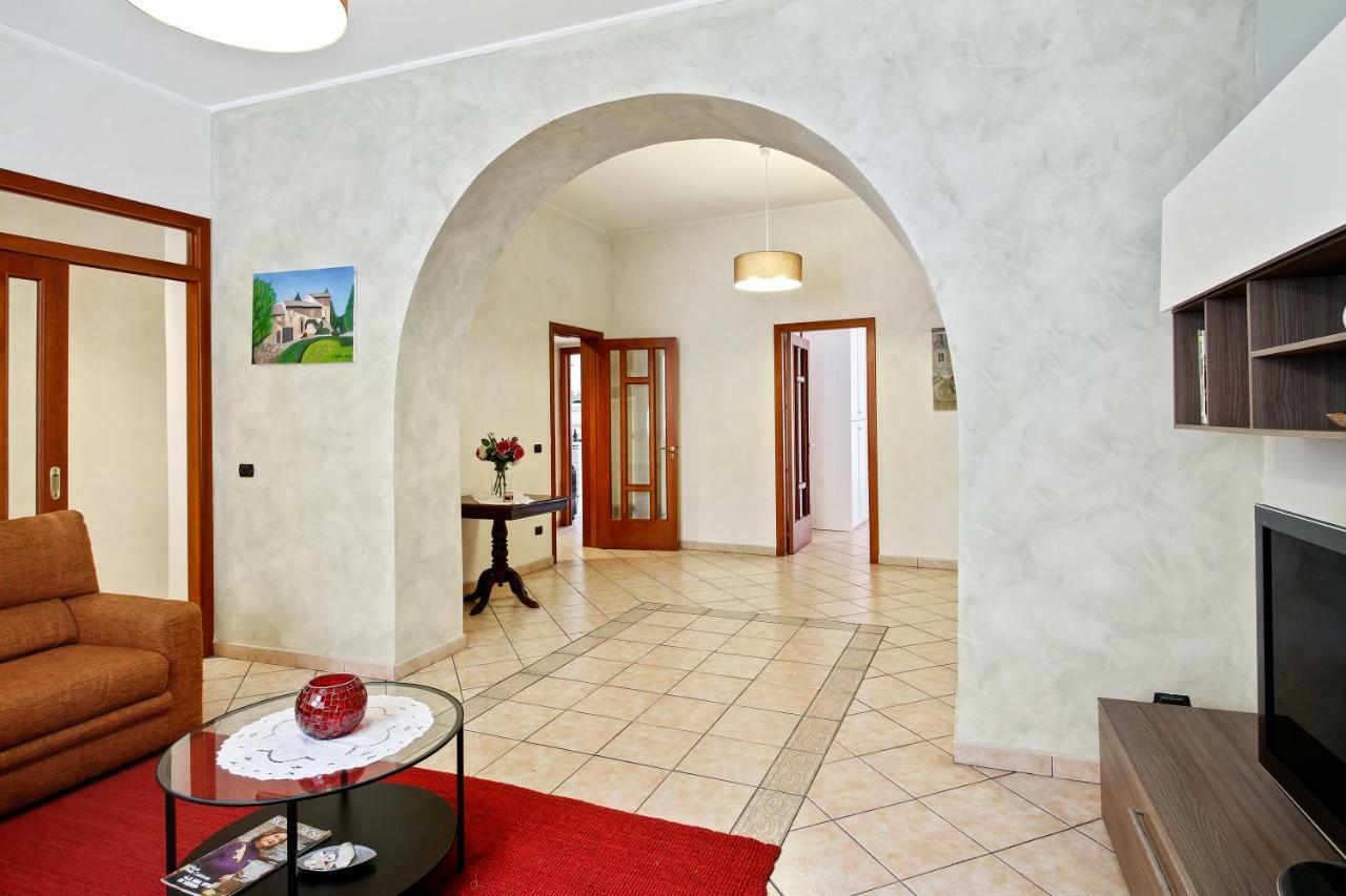 Central Balcony Apartment 卡塔尼亚 外观 照片