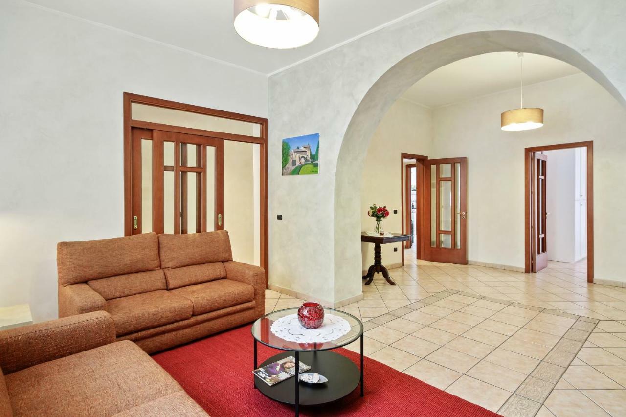 Central Balcony Apartment 卡塔尼亚 外观 照片